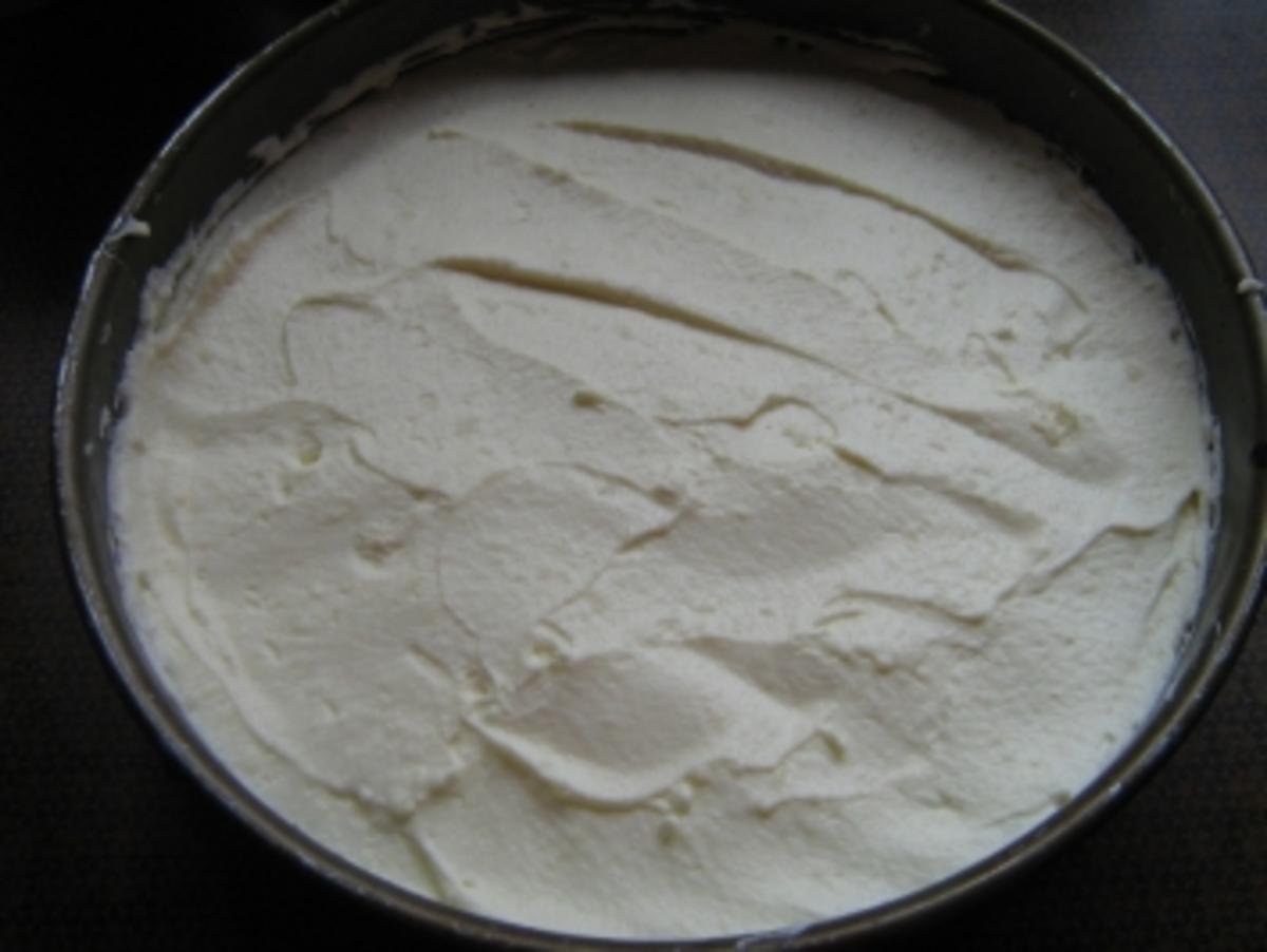 Amarettini-Aprikosen-Sauerkirsch - Torte - Rezept - Bild Nr. 6