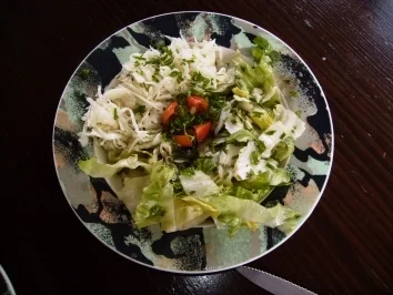 Rindshuft am Stück, grilliert im Smooky-Grill, gemischter Salat und Spaghetti und Tomatensauce - Rezept