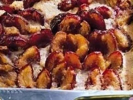 Rezept: Versunkener Zwetschgen-Walnuss-Auflauf Versunkener Zwetschgen-Walnuss-Auflauf - Rezept