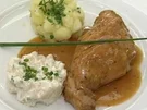 Rezept: In Roséwein geschmortes Hauskaninchen mit Salat vom Sellerie und Petersilienkartoffeln In Roséwein geschmortes Hauskaninchen mit Salat vom Sellerie und Petersilienkartoffeln - Rezept