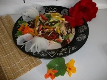 Rezept: Velberter Hähnchenbrust Salat mit getrockneten Tomaten Bild Nr. 2 Velberter Hähnchenbrust Salat mit getrockneten Tomaten - Rezept - Bild Nr. 2