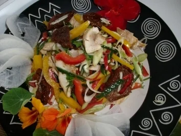 Rezept: Velberter Hähnchenbrust Salat mit getrockneten Tomaten Bild Nr. 3 Velberter Hähnchenbrust Salat mit getrockneten Tomaten - Rezept - Bild Nr. 3