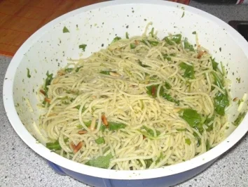 Rezept: einfacher Spaghettisalat Bild Nr. 2 einfacher Spaghettisalat - Rezept - Bild Nr. 2
