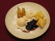 Rezept: Gebackene Quarkravioli mit Armagnacpflaumen und Schokoladensorbet Gebackene Quarkravioli mit Armagnacpflaumen und Schokoladensorbet - Rezept