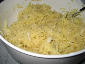 Reibekuchen mit Tomate und Käse - Rezept - Bild Nr. 2