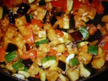 Rezept: Gemüsepfanne mit Auberginen, Zucchini und Tomaten Gemüsepfanne mit Auberginen, Zucchini und Tomaten - Rezept