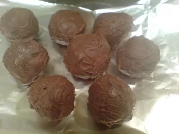 Rezept: Konfekt "Erdbeer-Kugeln" Konfekt "Erdbeer-Kugeln" - Rezept