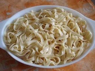 Rezept: Bandnudelauflauf mit Zucchini u. Tomate Bild Nr. 5 Bandnudelauflauf mit Zucchini u. Tomate - Rezept - Bild Nr. 5