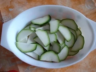 Rezept: Bandnudelauflauf mit Zucchini u. Tomate Bild Nr. 2 Bandnudelauflauf mit Zucchini u. Tomate - Rezept - Bild Nr. 2