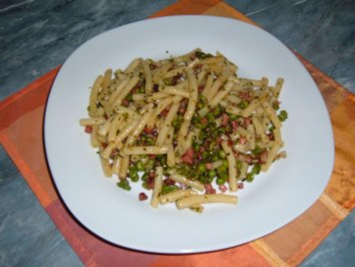 Bilder für Pasta......Gebratene Schinkennudeln - Rezept