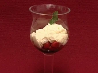 Balsamico-Erdbeeren mit Orangen-Mascarpone (Isabell Hertel) - Rezept