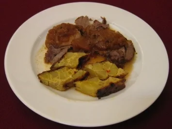Schweinebraten mit Äpfeln und Tortilla-Rauten - Rezept
