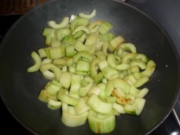 Lachs mit Schmorgurkengemüse - Rezept - Bild Nr. 3