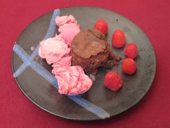 Rezept: Torta Caprese mit Himbeereis Torta Caprese mit Himbeereis - Rezept