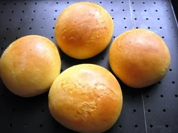 Rezept: Brötchen knusprig und samtweich Brötchen knusprig und samtweich - Rezept