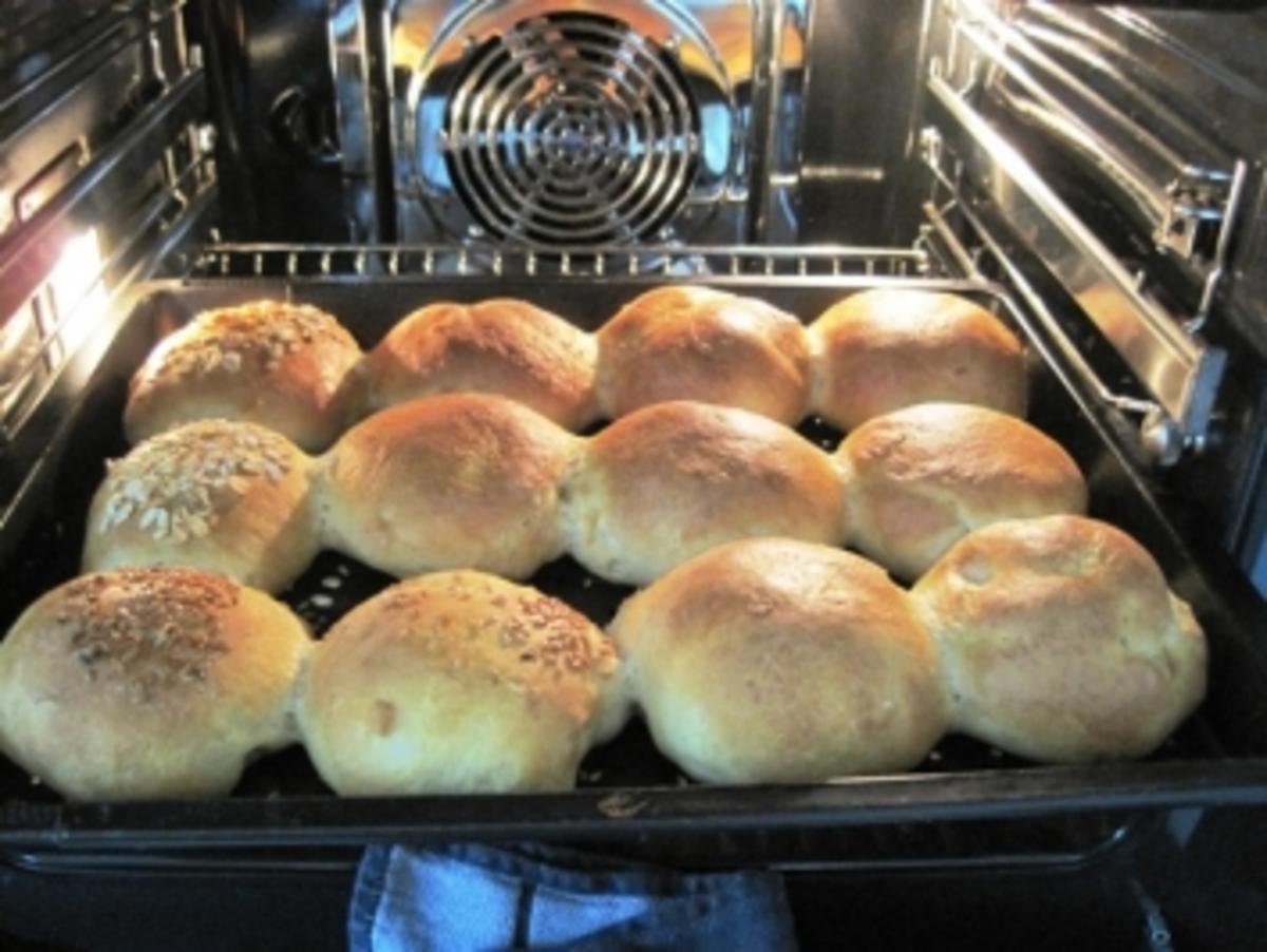 Brotchen Knusprig Und Samtweich Rezept Kochbar De