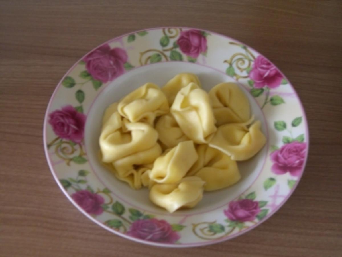 Tortellini in Käse-Sahne-Sosse - Rezept - Bild Nr. 4