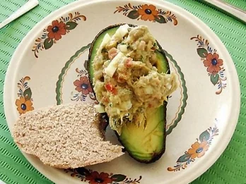 Rezept: Abacate à moda da Funchal ( Gefüllte Avocados ) Bild Nr. 2 Abacate à moda da Funchal ( Gefüllte Avocados ) - Rezept - Bild Nr. 2