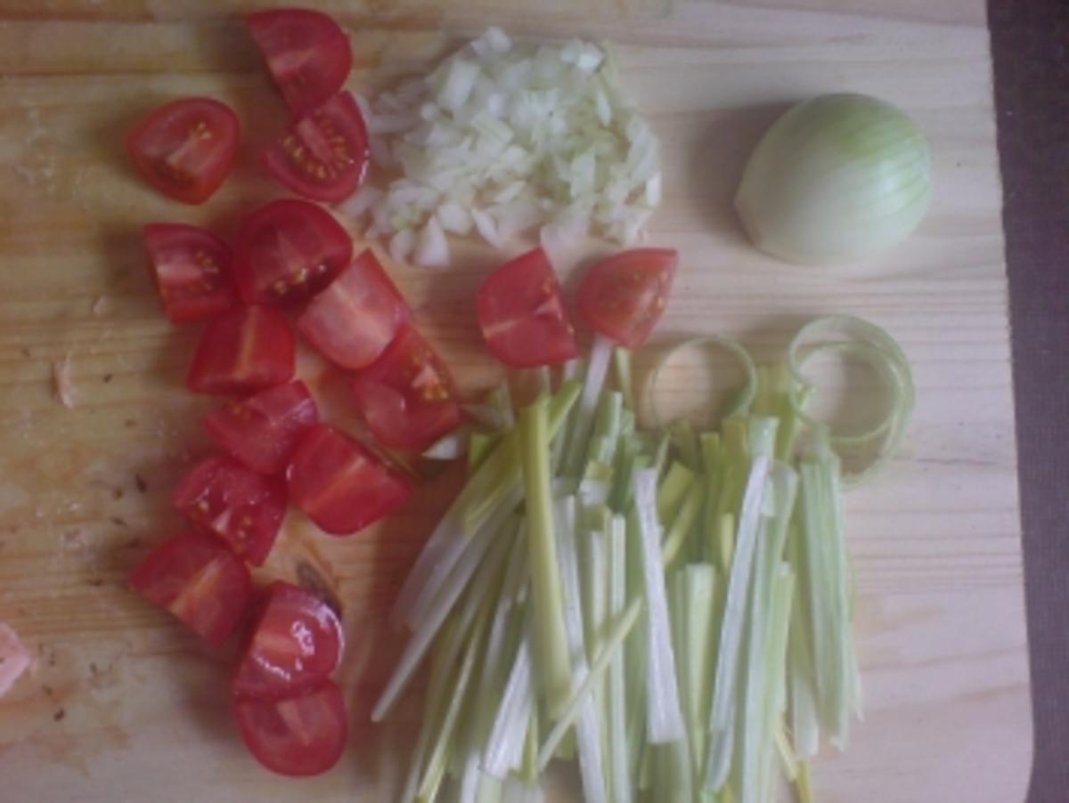 Reispfanne mit Lachs, Tomate und Lauch - Rezept - Bild Nr. 2