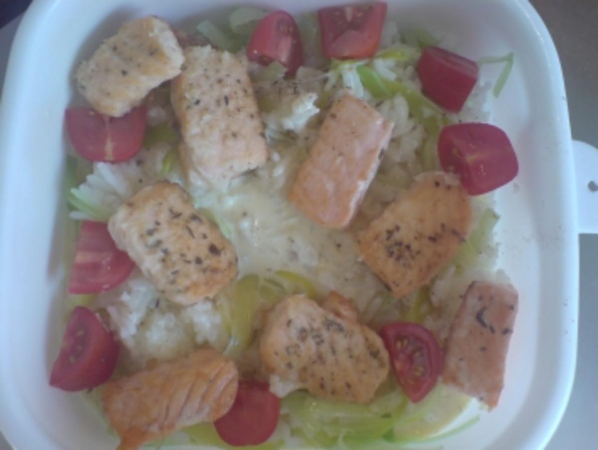 Reispfanne mit Lachs, Tomate und Lauch - Rezept