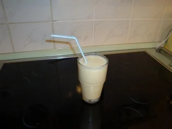 Bananen-Mangoeis-Milchmixgetränk/ Erdbeer-Erdbeereis- Milchmixgetränk - Rezept