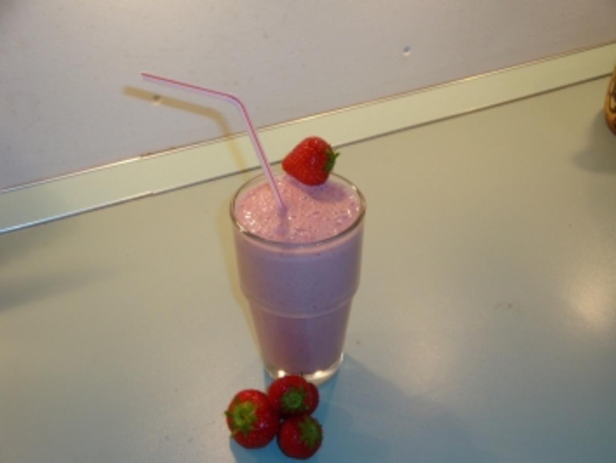 Bananen-Mangoeis-Milchmixgetränk/ Erdbeer-Erdbeereis- Milchmixgetränk - Rezept - Bild Nr. 4