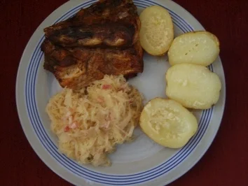 Rezept: Dicke Rippe mit Speckkraut und Backkartoffeln Dicke Rippe mit Speckkraut und Backkartoffeln - Rezept