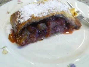 Zwetschgenstrudel mit Blätterteig - Rezept