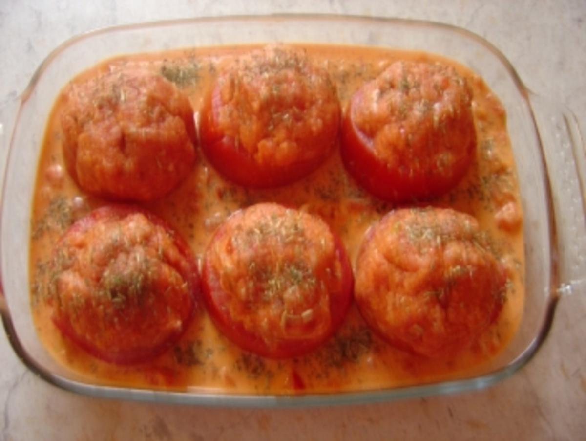 Gefüllte Tomaten mit Hack baden in Ajvar-Sauce - Rezept - Bild Nr. 4