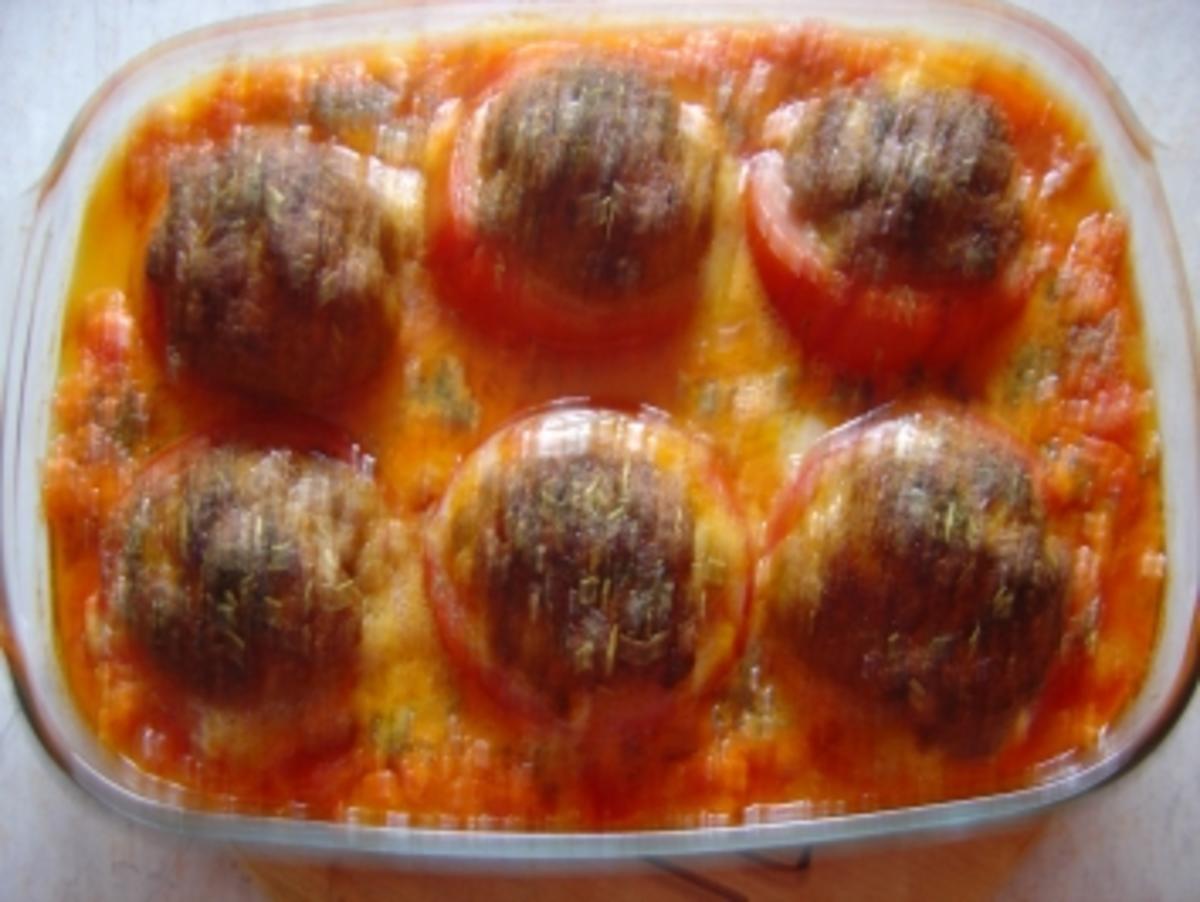 Gefüllte Tomaten mit Hack baden in Ajvar-Sauce - Rezept - Bild Nr. 5