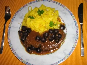Rinderschmorbraten mit fruchtiger Rotweinsoße - Rezept