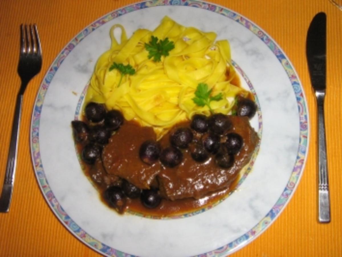 Rinderschmorbraten mit fruchtiger Rotweinsoße - Rezept - kochbar.de