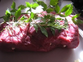 Rinderschmorbraten mit fruchtiger Rotweinsoße - Rezept - Bild Nr. 3