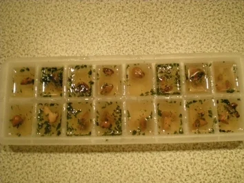 Pfifferlinge in Sektgelee an mariniertem Feldsalat - Rezept - Bild Nr. 2