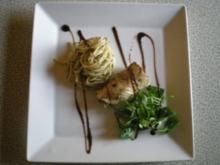 Puten Röllchen mit Pfifferlingen an Pilz Spaghetti Nest - Rezept