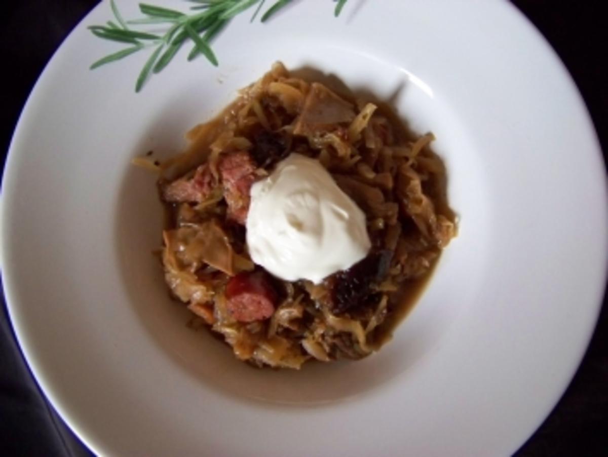 Bigos: Weißkohl-Sauerkraut-Eintopf mit Steinpilzen und Trockenpflaumen - Rezept - Bild Nr. 2