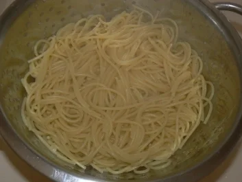 Rezept: Spaghetti mit Pesto und... mal ganz anders Bild Nr. 2 Spaghetti mit Pesto und... mal ganz anders - Rezept - Bild Nr. 2