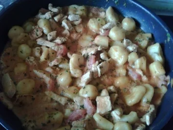 Gnocchis mit Hähnchenbrust in leckerer Tomatensauce - Rezept