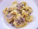 Rezept: Tortellini mit Pilz-Sahne-Sauce Tortellini mit Pilz-Sahne-Sauce - Rezept
