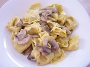 Tortellini mit Pilz-Sahne-Sauce - Rezept