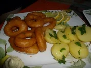 Calamaris mit Petersilien Kartoffeln und Remoulade - Rezept