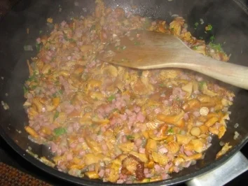 Semmel-Pfifferling-Knödel - Rezept - Bild Nr. 7