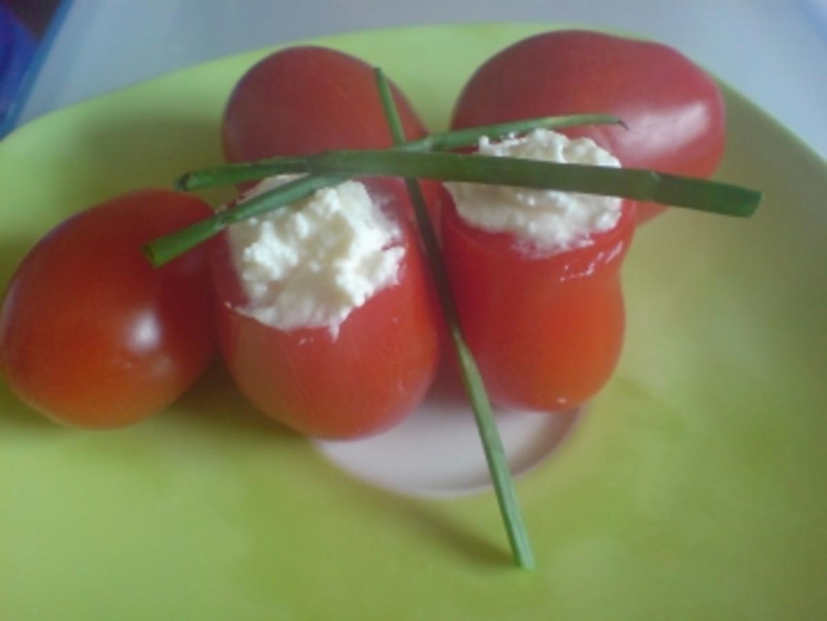 Fingerfood "Tomaten mit Käsecreme" - Rezept von nanuuk