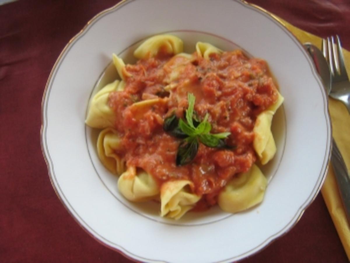 Tortellini mit Tomaten-Gorgonzola-Soße - Rezept