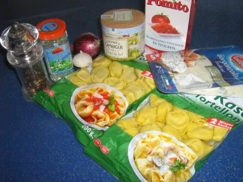 Rezept: Tortellini mit Tomaten-Gorgonzola-Soße Bild Nr. 3 Tortellini mit Tomaten-Gorgonzola-Soße - Rezept - Bild Nr. 3