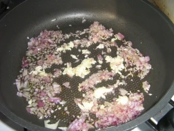 Rezept: Tortellini mit Tomaten-Gorgonzola-Soße Bild Nr. 5 Tortellini mit Tomaten-Gorgonzola-Soße - Rezept - Bild Nr. 5