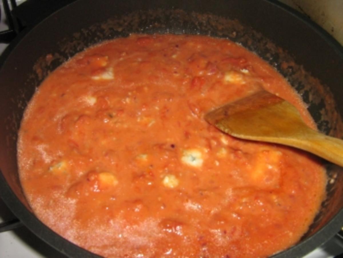 Tortellini mit Tomaten-Gorgonzola-Soße - Rezept - kochbar.de