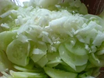 Rezept: Feiner Gurkensalat Bild Nr. 6 Feiner Gurkensalat - Rezept - Bild Nr. 6