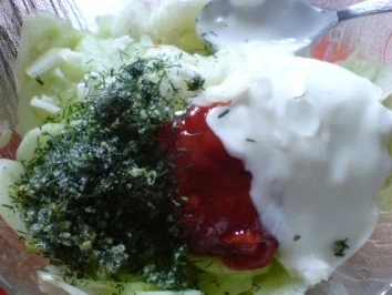 Rezept: Feiner Gurkensalat Bild Nr. 7 Feiner Gurkensalat - Rezept - Bild Nr. 7