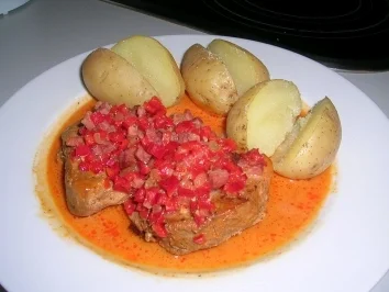 Rezept: Schweinsmedaillons in Paprika-Speck-Soße Bild Nr. 2 Schweinsmedaillons in Paprika-Speck-Soße - Rezept - Bild Nr. 2